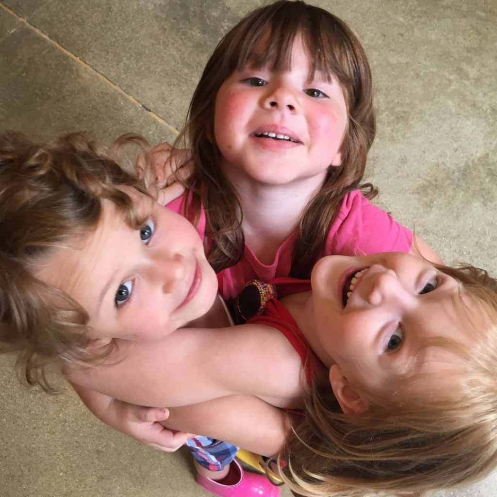 kids together hugging